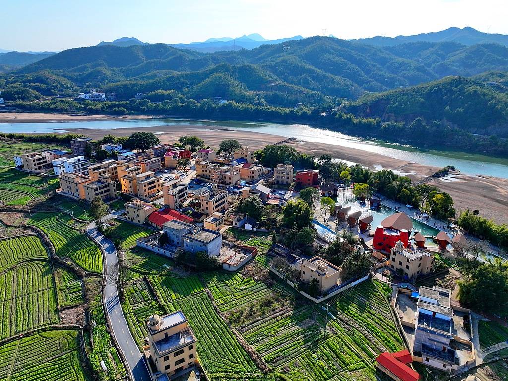 报告反映某地村屋闲置率高达43.8%,盘活宅基地要慎重