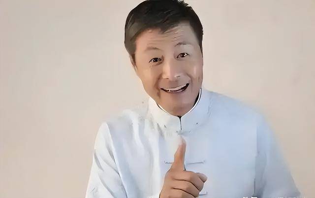 从相声奇才到“阶下囚”,当红时抛下冯巩移居海外后,刘伟怎样了