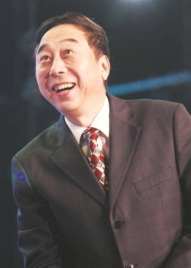 从相声奇才到“阶下囚”,当红时抛下冯巩移居海外后,刘伟怎样了