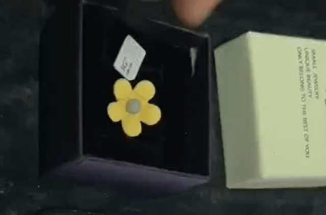 媒体暗访SIM卡交易链:实名制卡售价超千元,藏饰品盒发货