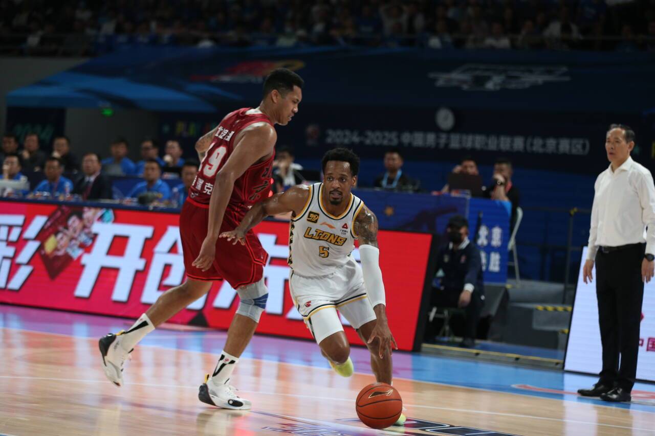 广厦外援布朗夺得总决赛MVP!21-22赛季曾效力北京队