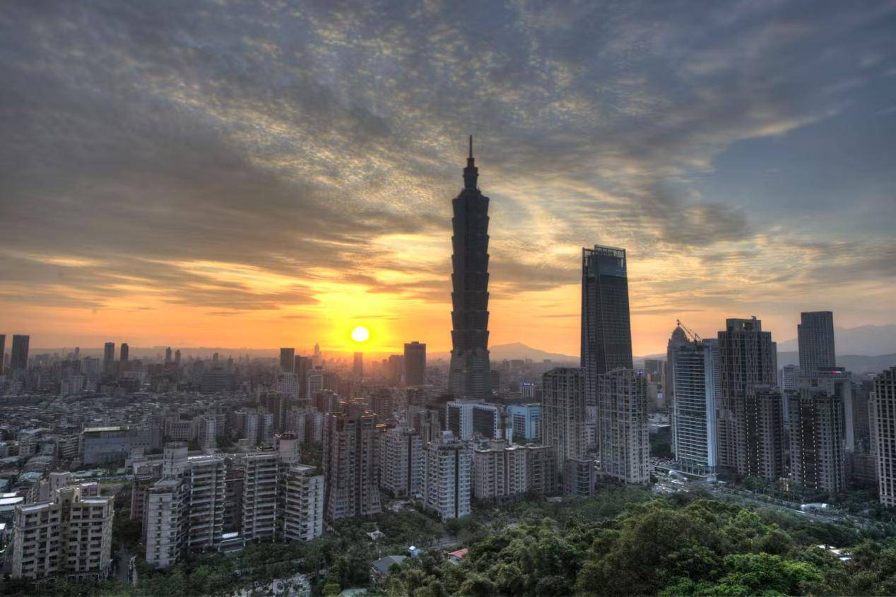 看谁还敢救“台独”！国防部下通牒，统一时间到了？岛内风向大变