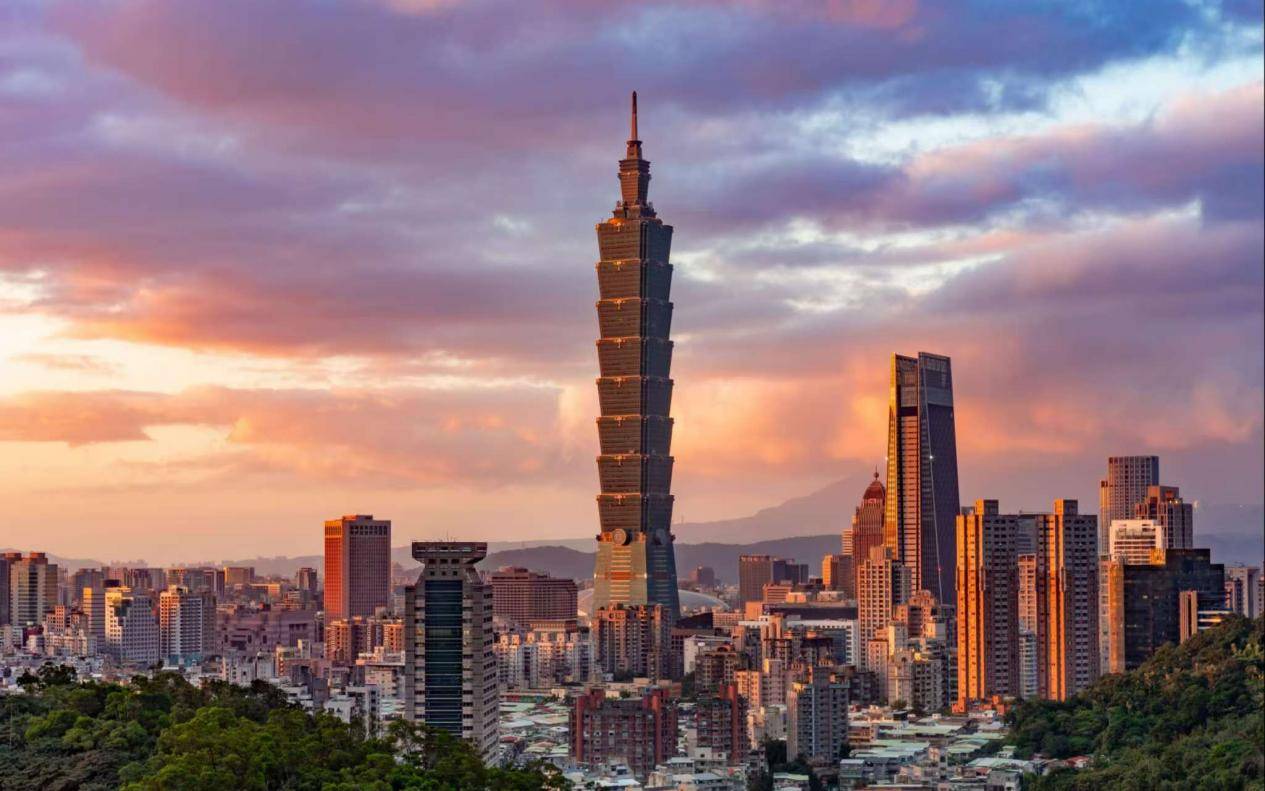 看谁还敢救“台独”！国防部下通牒，统一时间到了？岛内风向大变
