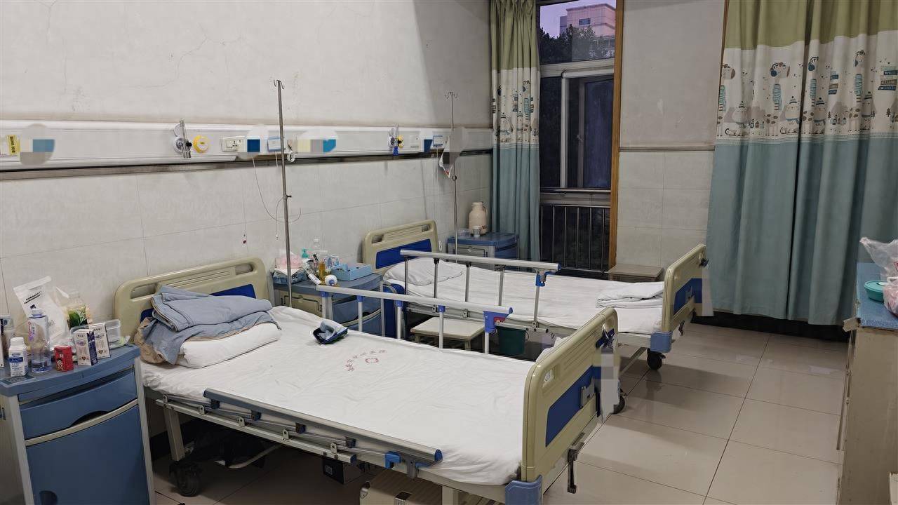 天水家长讲述血铅异常幼儿治疗过程：每天输液6个多小时，在空调房都满头大汗