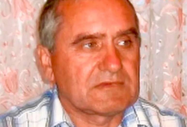 俄罗斯一石矿发现满口金牙男尸,疑为百人连环杀手,警方正鉴定