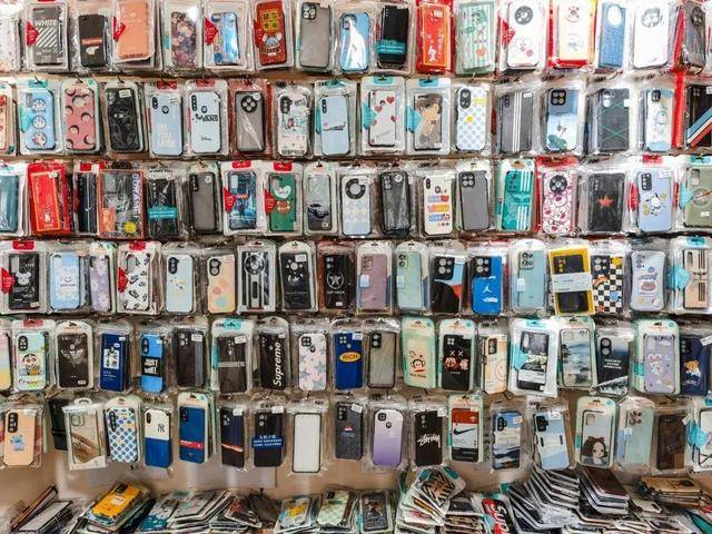 9.9包邮手机壳铅含量超标30倍 一招识别→