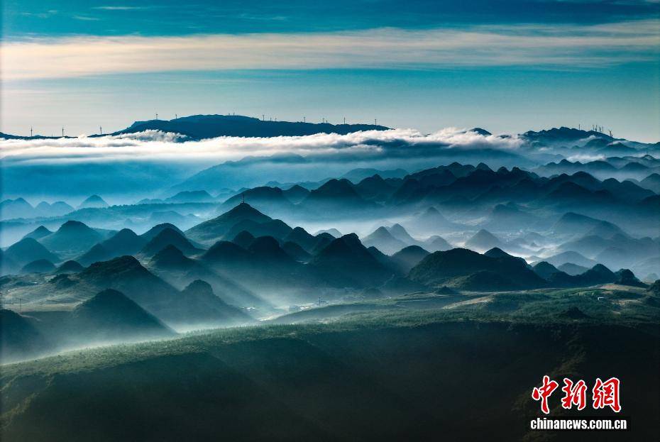 贵州赫章：初秋云海漫群山 宛如水墨画