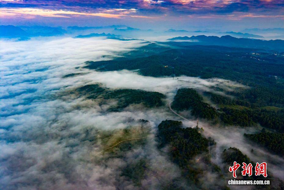 贵州赫章：初秋云海漫群山 宛如水墨画
