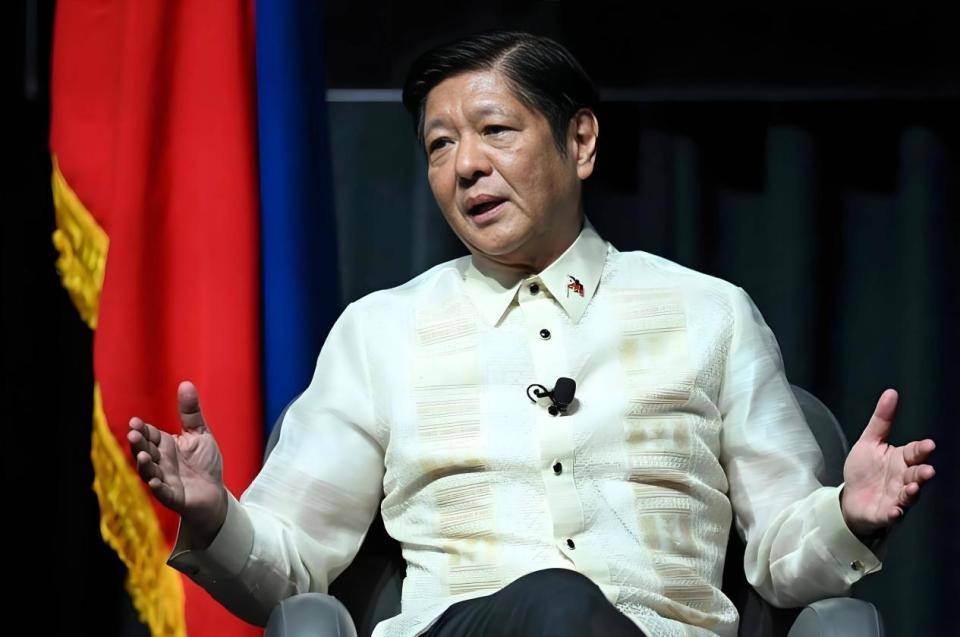 菲国内爆发动乱,民众抗议马科斯,军警出面镇压