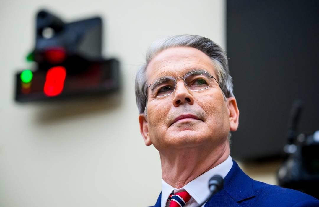 稀土卡脖子,美方军工企业停摆!美财长喊话:开出取消关税的条件,美农户输惨了