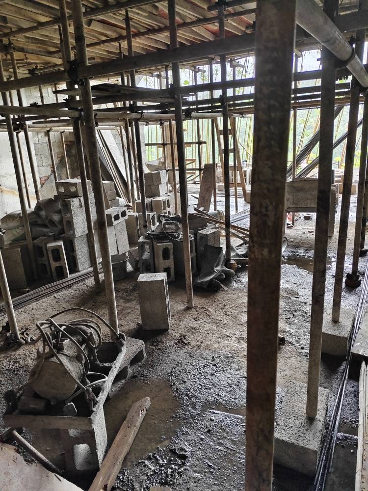 重庆巫溪一小区1楼4户业主联合私挖地下室?回应:已责令停止施工,正房屋进行鉴定