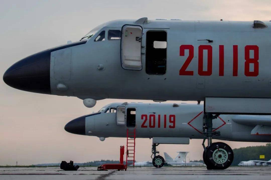 军迷热议！《舰载武器》曝光四发轰-6改进方案：航程14000公里？