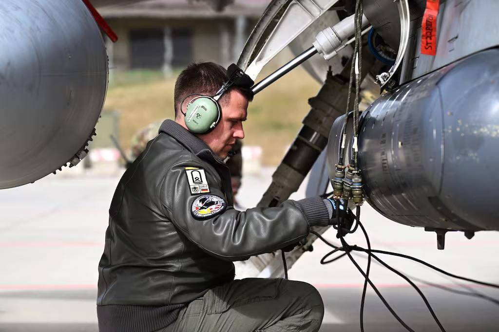 美军天塌了,美智库承认:还没碰上中国,美式军备神话被提前打破