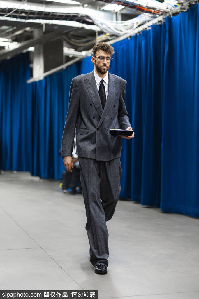 雷霆惊魂！杰伦-威廉姆斯确诊1级腘绳肌拉伤，季后赛前景蒙阴，每周复查悬念重重