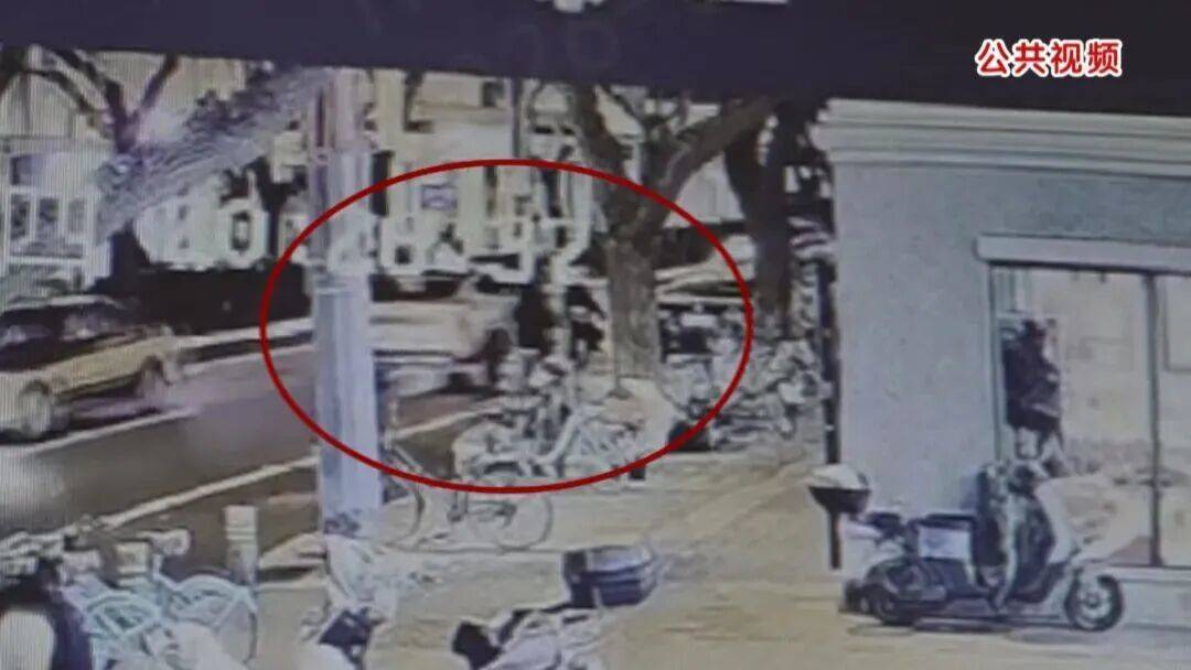 肇事者“人间蒸发”？北京街头造成三车连撞后他连夜辞职！入职信息都是假的