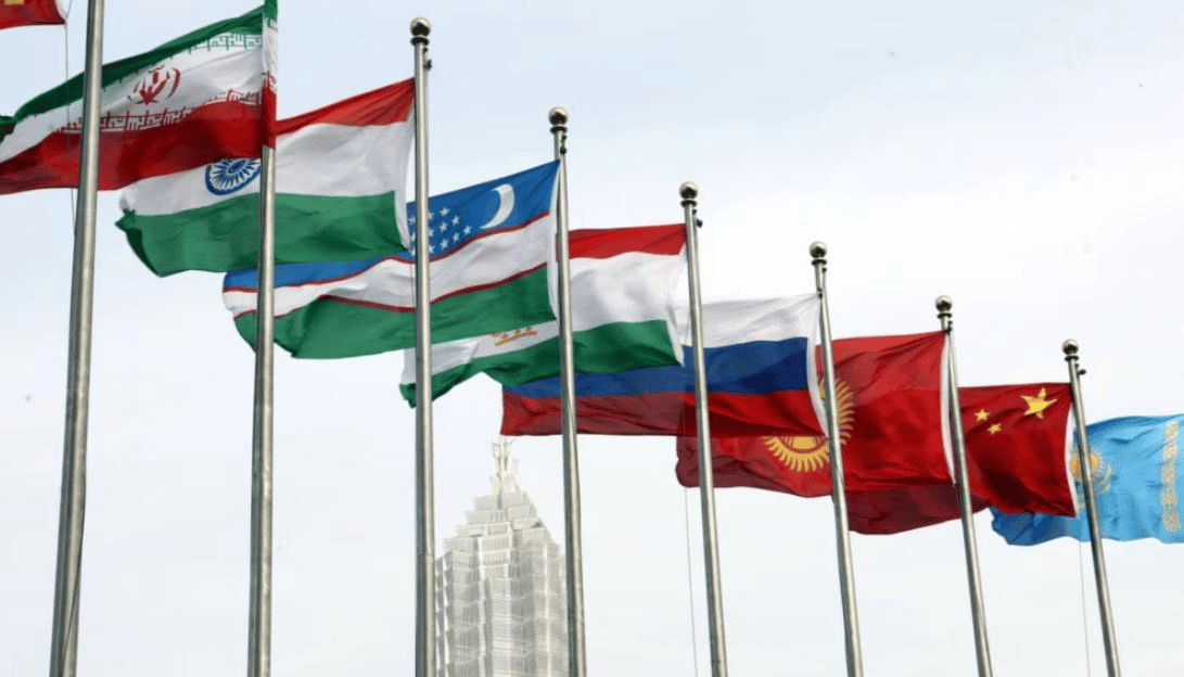 中国收到了邀请函，董军防长将访两国，并出席重要会议为和平铺路